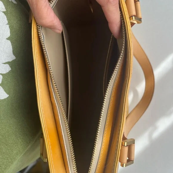 100% Authentic
Louis Vuitton Gold and Tan Houston Vernis - Picture 8 of 14